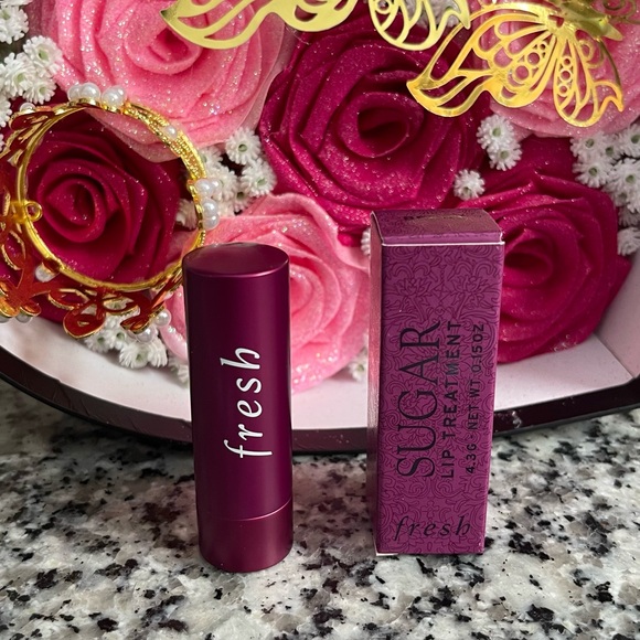 Fresh Sugar Lip Balm Lipgloss Treatment in Sugar Berry BNIB - Picture 4 of 5